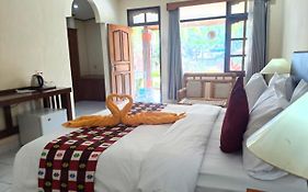 Lovina Beach Hotel Bali